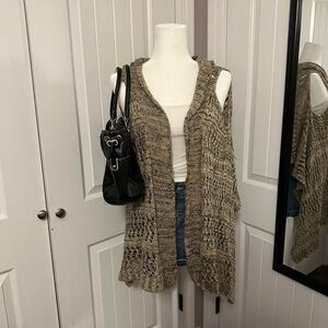 Sleeveless Knit Cardigan with Black Bag